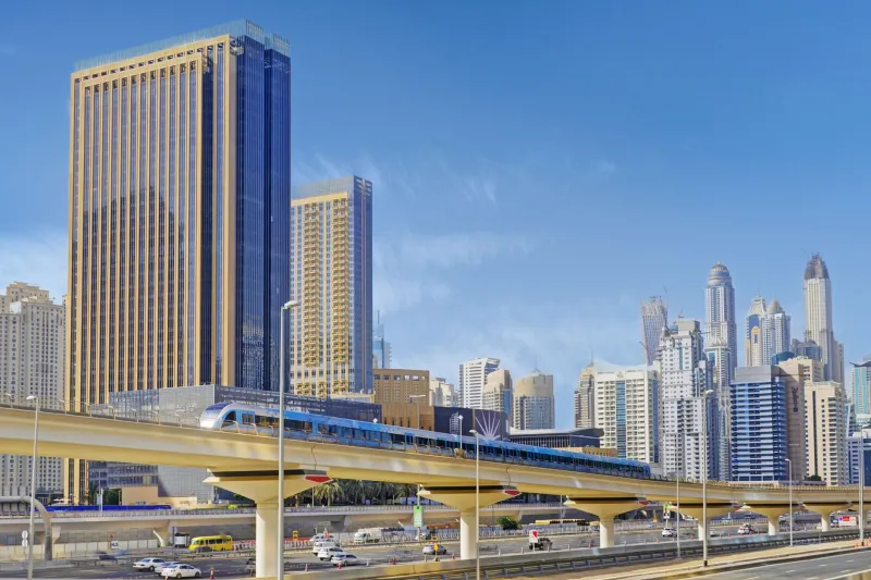 مدن المستقبل تُولد في الخليج: ما الذي تعنيه مشاريع التحضر الذكي للمهنيين والمستثمرين الأمريكيين؟