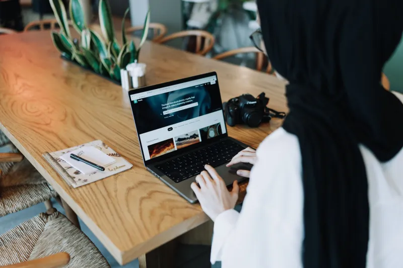 ريادة الأعمال الخليجية تقتحم العالمية: شركات ناشئة تتحدى النماذج الغربية وتجذب دولارات وادي السيليكون