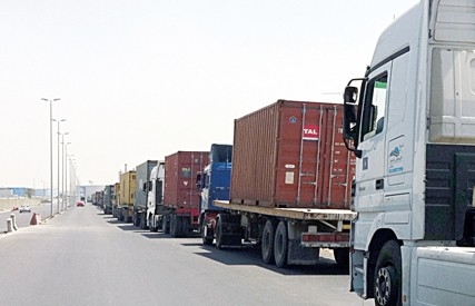 ما هي عقوبة عدم التزام الشاحنات ومعدات النقل الثقيل بالمسار الأيمن