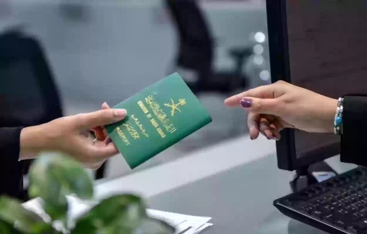 هل يتمكن الكفيل من حجز جواز سفر عن العامل المقيم