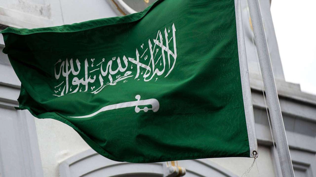 الحكومة السعودية تعلن عن مهن بدون كفيل في المملكة.. تعرف عليها